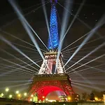 Mind-Blowing Eiffel Tower Houseboat