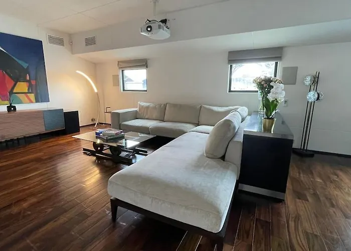 Mind-Blowing Eiffel Tower Houseboat