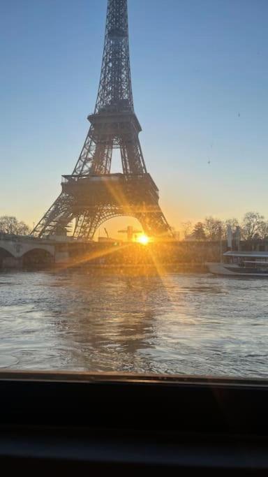 Appartamento Mind-blowing Eiffel Tower Houseboat Parigi