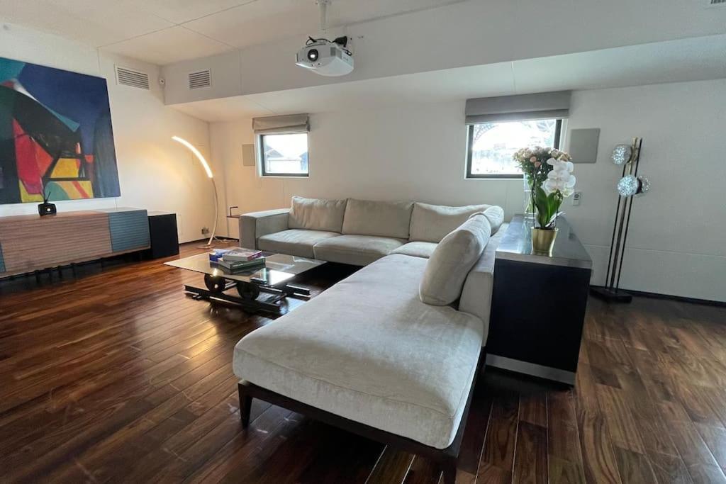 Appartamento Mind-blowing Eiffel Tower Houseboat Parigi